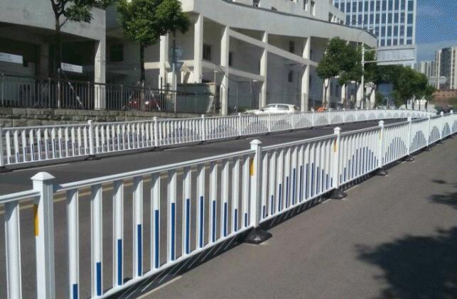 公路围栏设置怎么样规范化？