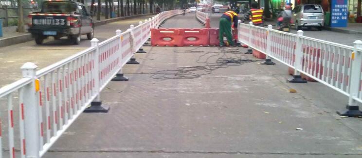 道路草莓影院在线观看被碰击后，该怎么处理呢？